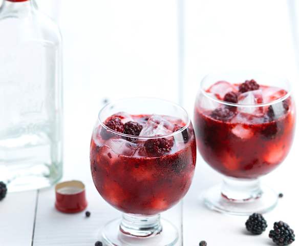 Blackberry Gin with Juniper Blackberry Gin with Juniper