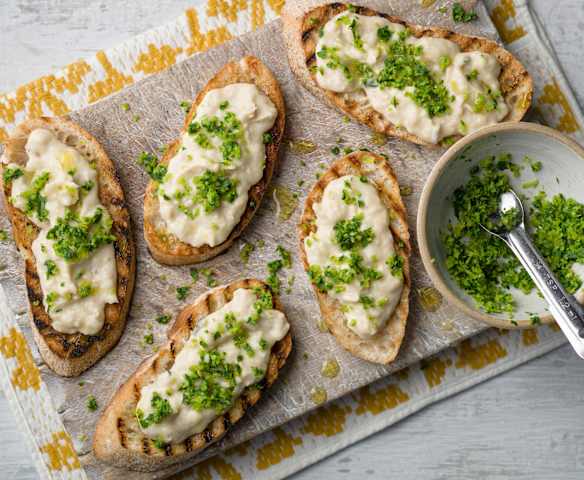 Bruschetta with White Bean Purée and Gremolata - Bruschetta con crema di fagioli bianchi e gremolata Bruschetta with White Bean Purée and Gremolata - Bruschetta con crema di fagioli bianchi e gremolata