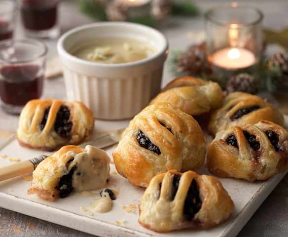 Mini Eccles Cakes with Potted Stilton Mini Eccles Cakes with Potted Stilton