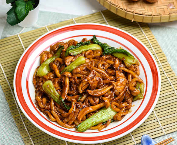 Stir Fried Udon With Chicken and Mushroom Stir Fried Udon With Chicken and Mushroom