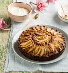 Apple, pear and bay leaf cake