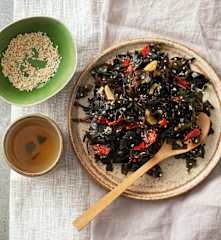 Wakame Salad with Mushroom and Sesame