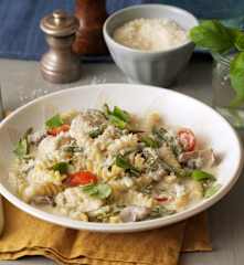Pasta with chicken, mushrooms and green beans