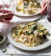 Creamy chicken and broccoli pasta